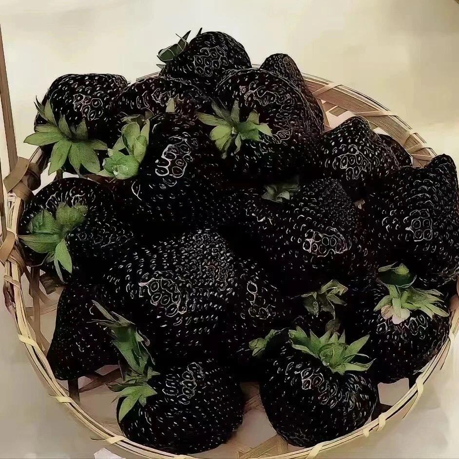Rare Black Strawberry Seeds